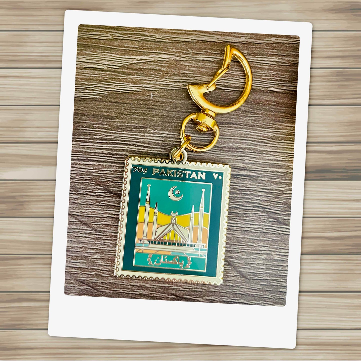 Pakistan Keychain | Shah Faisal Mosque Gold Enamel Keyring | Islamabad Landmark | Islamic Architecture Gift | Muslim Heritage Keychain